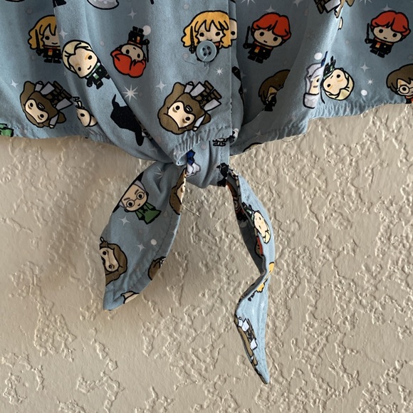 Harry Potter print top. Front tie at bottom - Picture 5 of 7